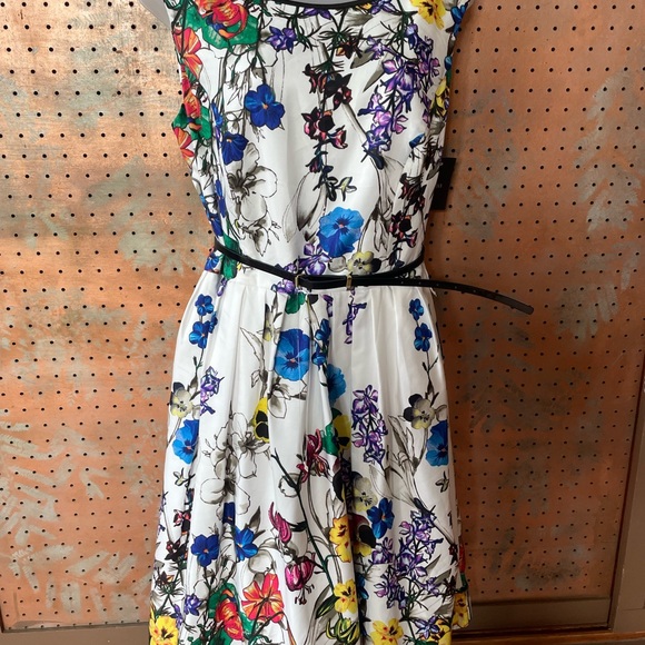 Fun bright dress! Buy now and be the first to have a new spring dress!! - Picture 2 of 13